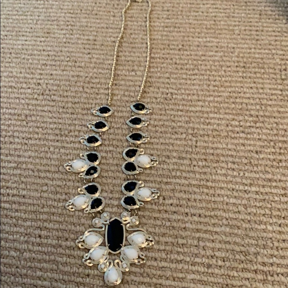 Kendra Scott necklace